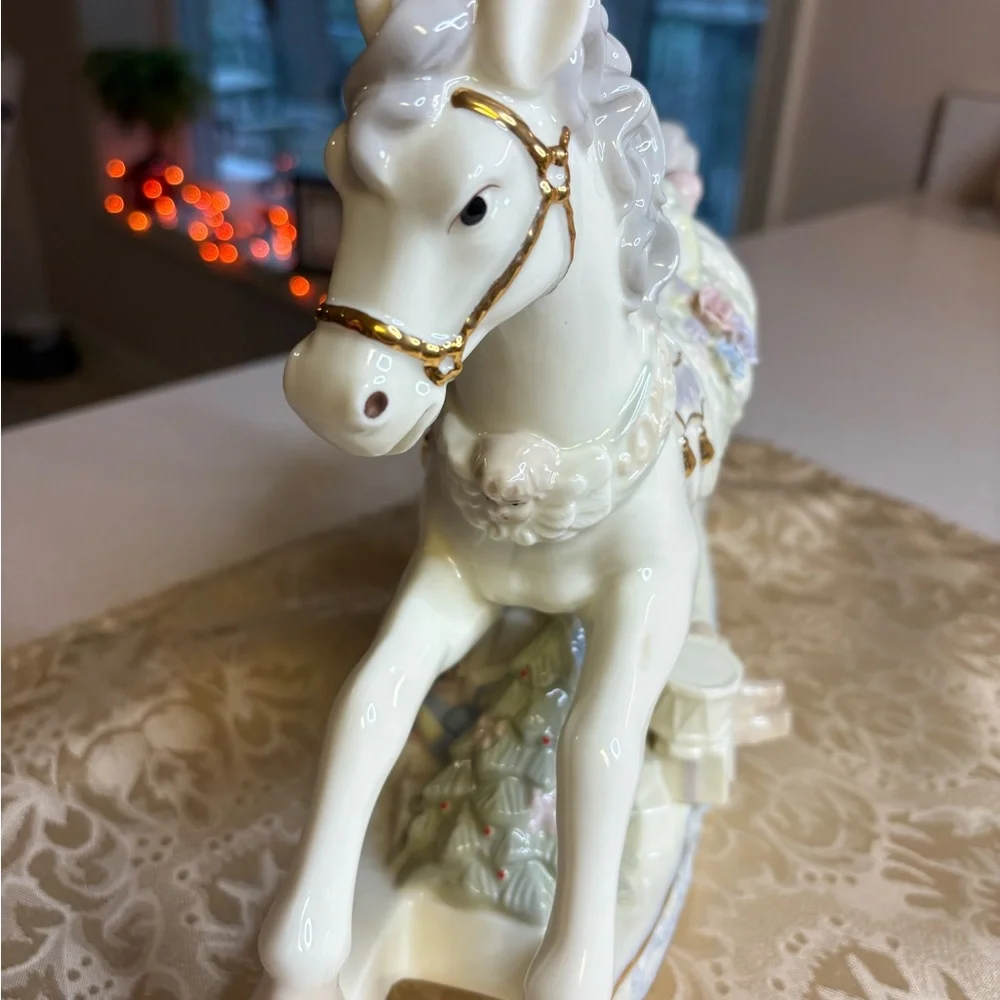 Vintage Sankyo Christmas Musical Rocking Horse made with 24 k gold accents. - Picture 6 of 15